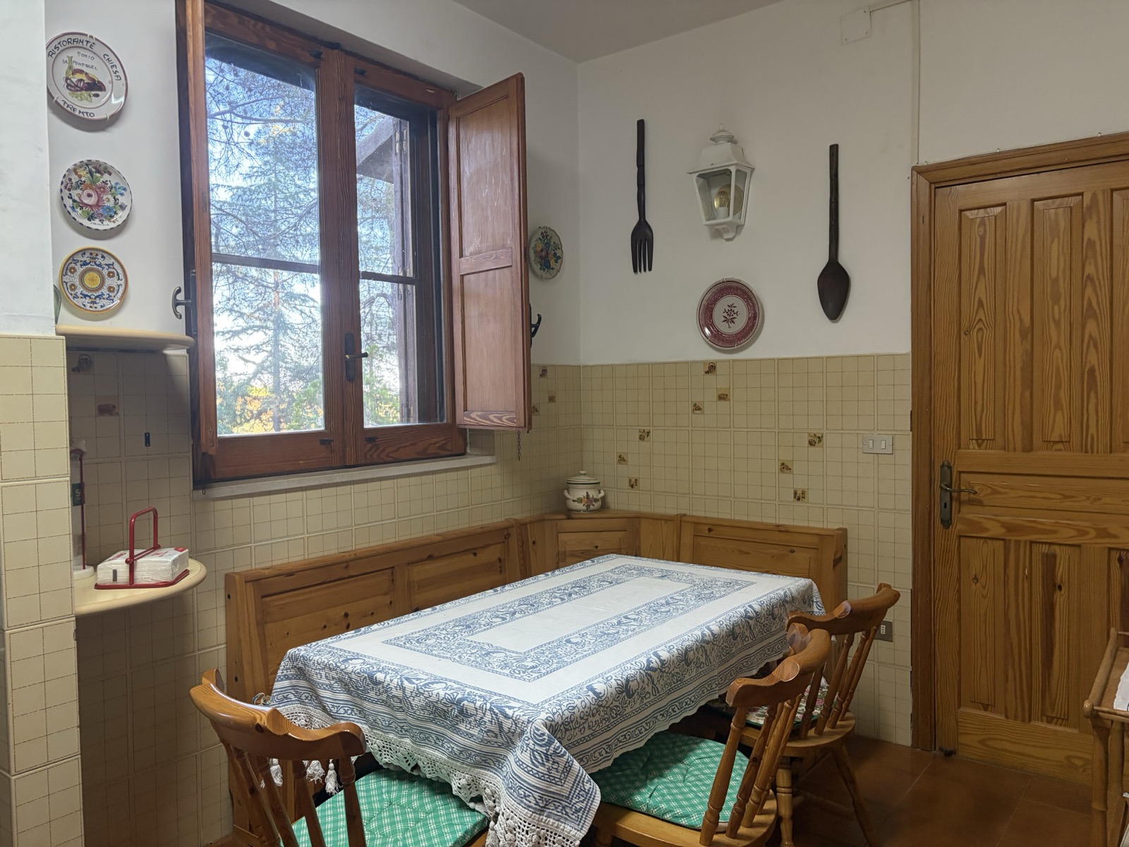 Cucina tradizionale con dettagli d'epoca